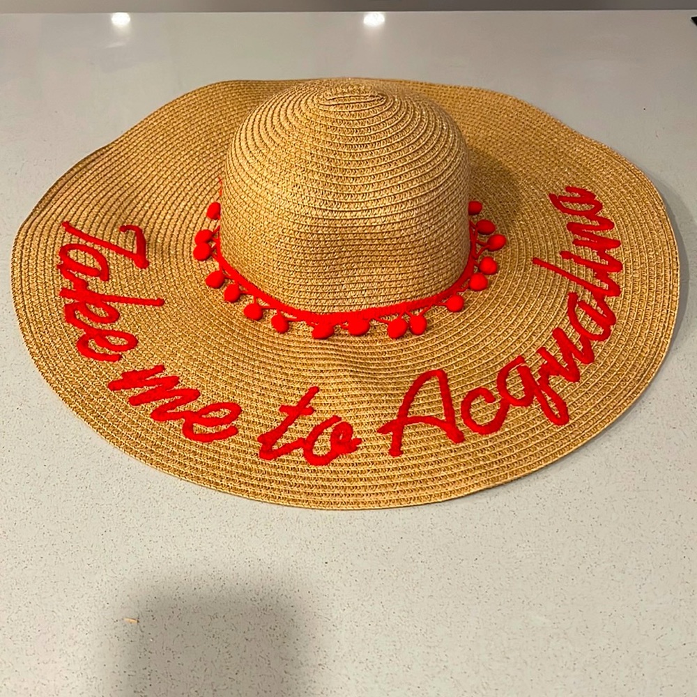 Floppy beach hat